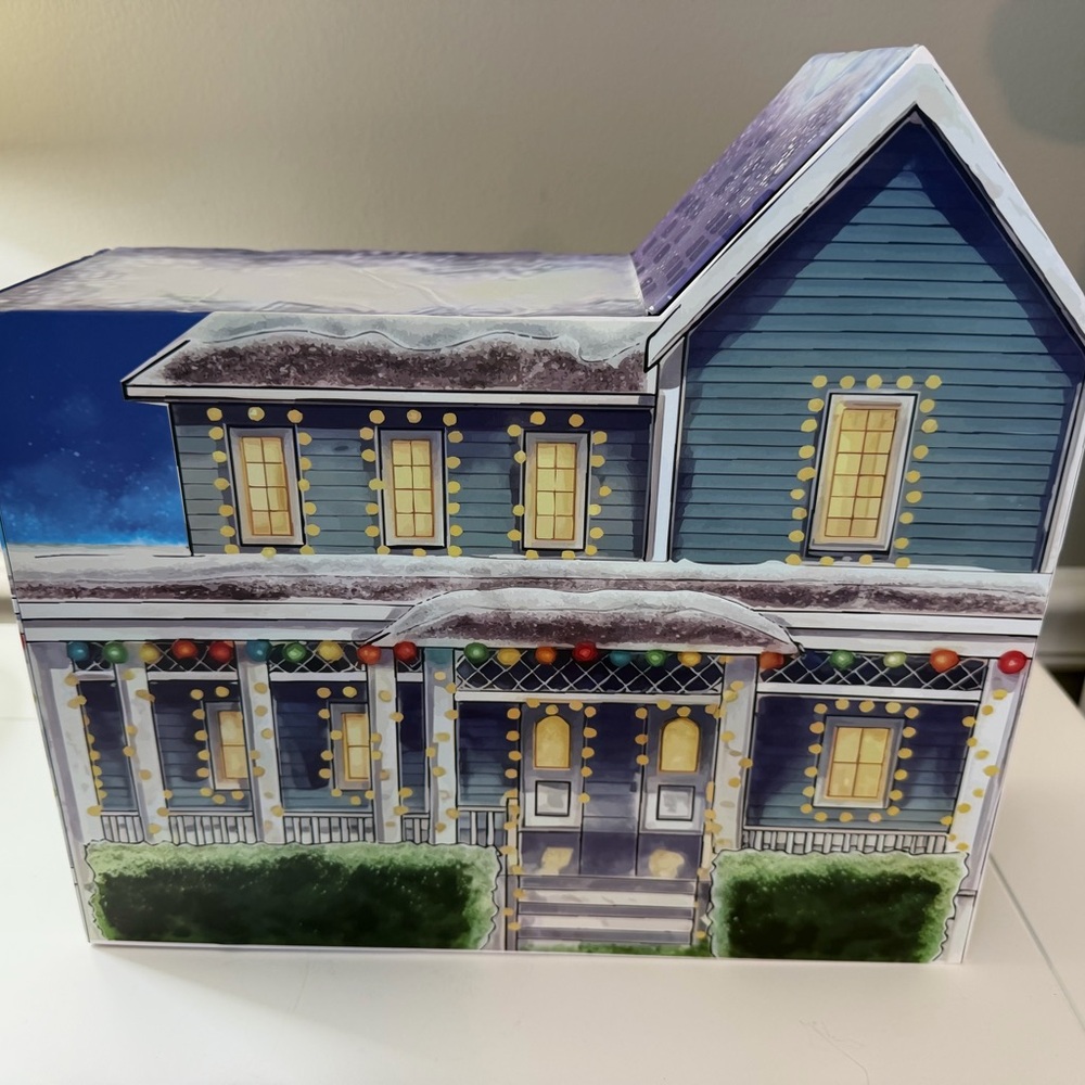 Gilmore Girls Holiday House Advent Calendar - Picture 3 of 14